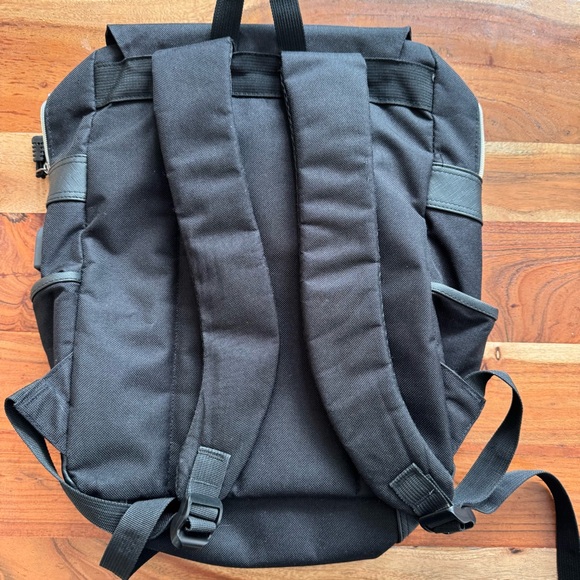 Roynes Vintage Inspired Black Daypack Backpack Laptop Bag - Picture 4 of 8